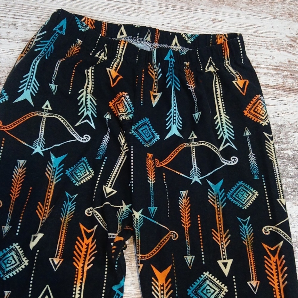 Hot Kiss Bow and Arrow Printed Leggings - Picture 4 of 8